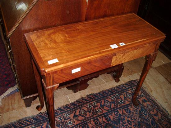 George I style walnut card table(-)